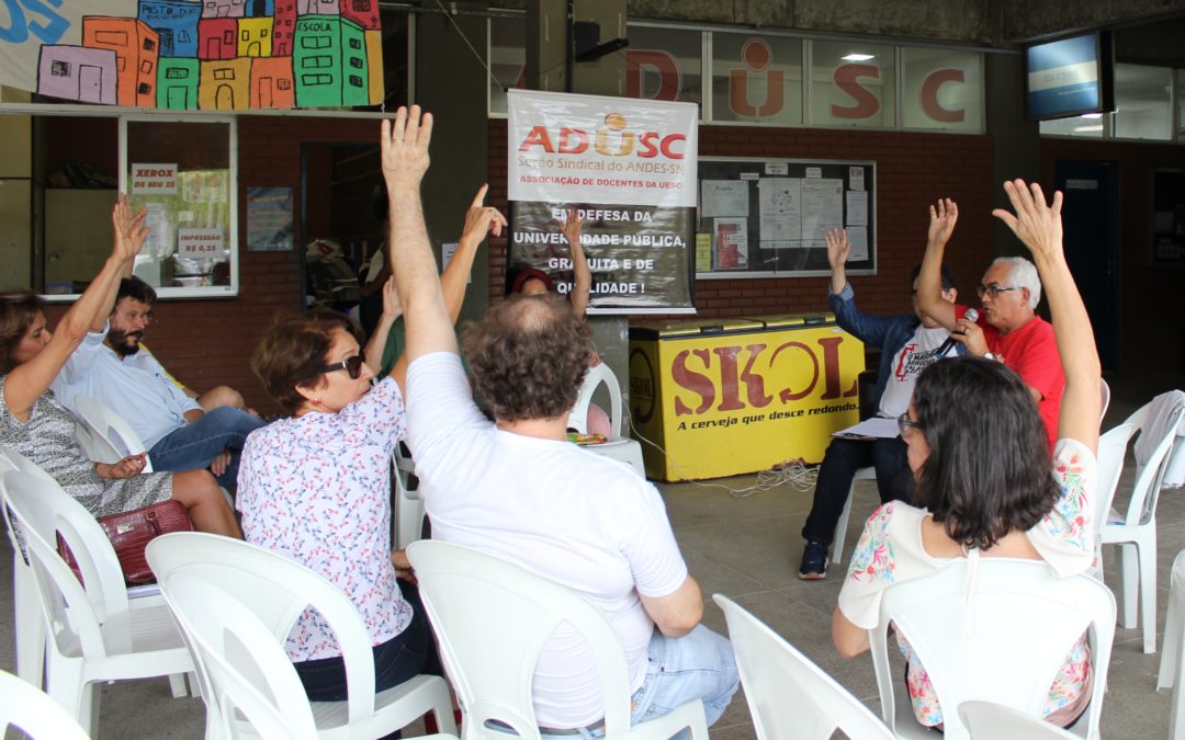 Assembleia da ADUSC aprova adesão à campanha contra o fascismo em defesa da democracia﻿