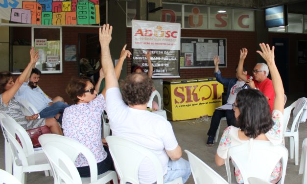 Assembleia da ADUSC aprova adesão à campanha contra o fascismo em defesa da democracia﻿