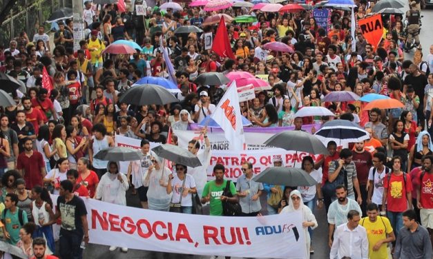 GRANDE ATO MOSTRA A FORÇA DA LUTA DE PROFESSORES E ESTUDANTES DAS UNIVERSIDADES ESTADUAIS DA BAHIA