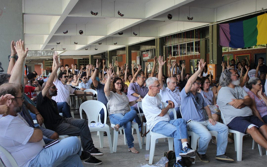 Docentes da UESC aprovam continuidade da greve e contraproposta para forçar o governo à negociar a pauta