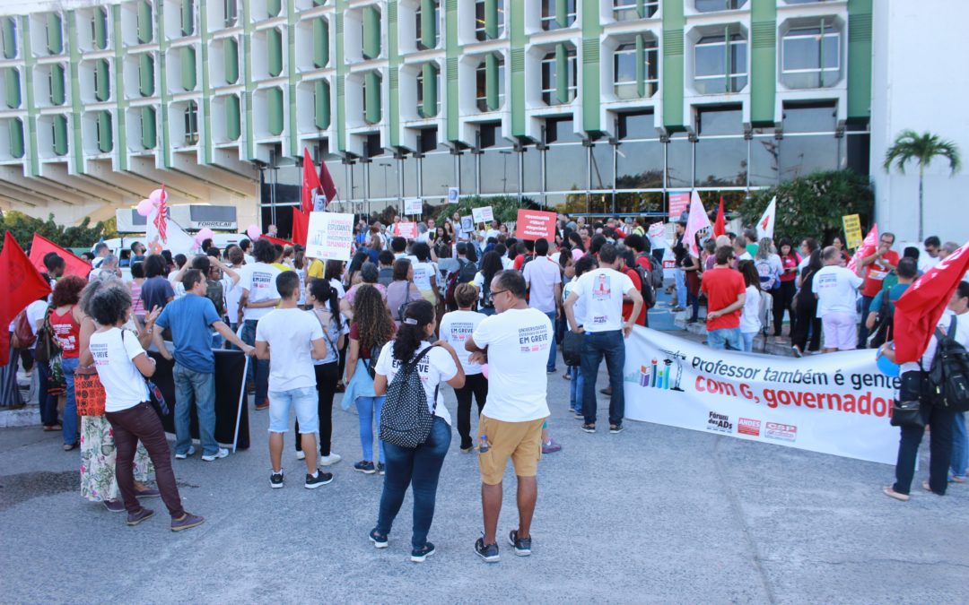 Comunidade Acadêmica ocupa Secretaria de Educação e exige negociação