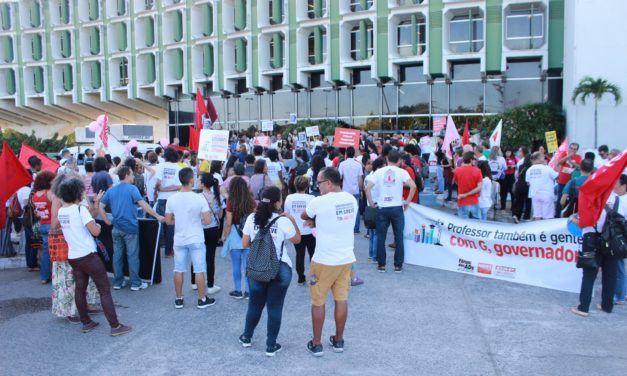 Comunidade Acadêmica ocupa Secretaria de Educação e exige negociação