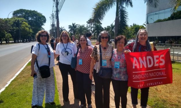 Abraço simbólico marca ato em defesa do CNPq​