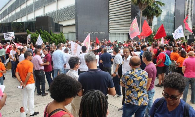 FUNCIONALISMO PÚBLICO BAIANO REALIZA ATO UNIFICADO CONTRA A PEC DA PREVIDÊNCIA ESTADUAL