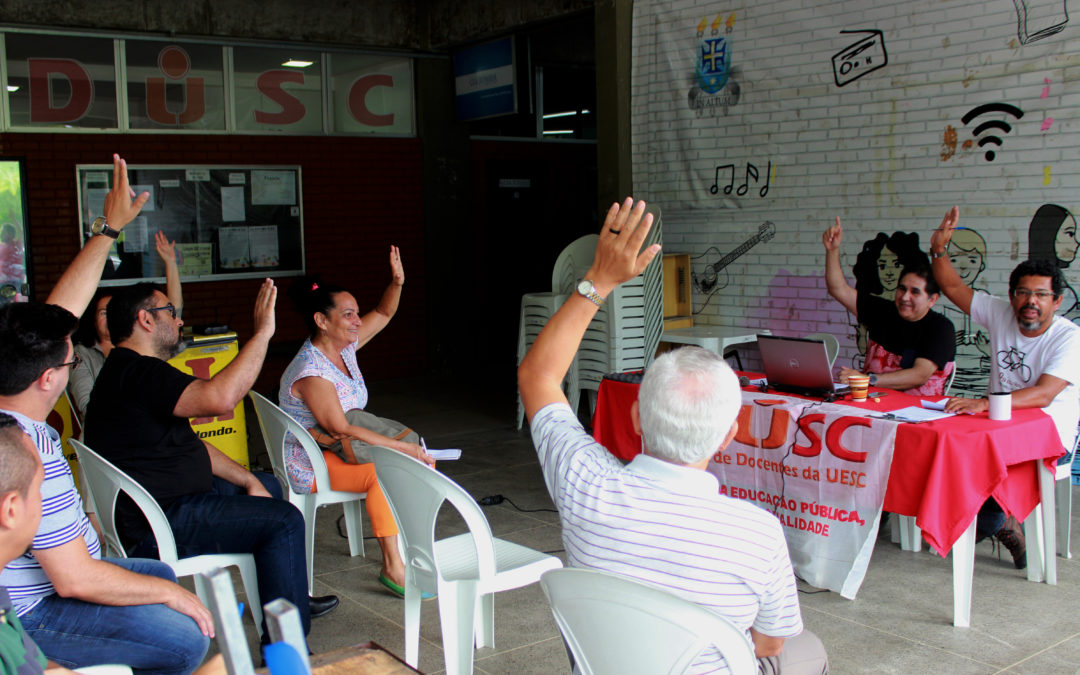 Professores/as aprovam paralisação para o dia 18 de março