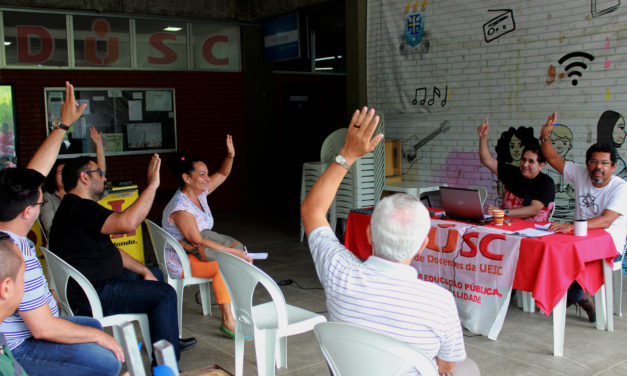 Professores/as aprovam paralisação para o dia 18 de março