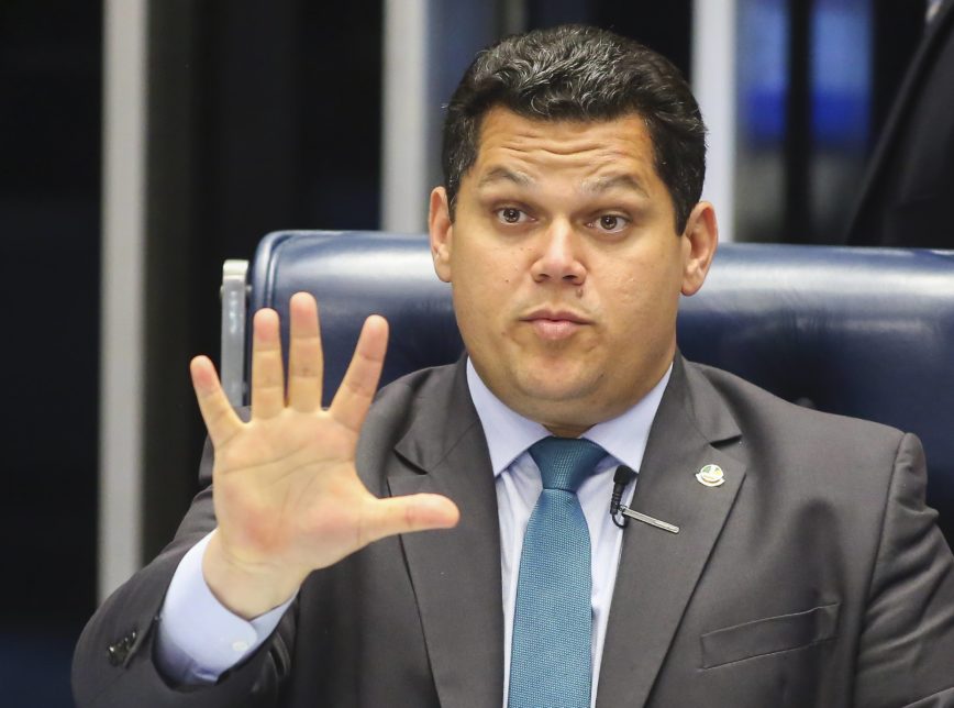 MP 905 é desemprego em massa e redução de direitos. Senado não pode votar!