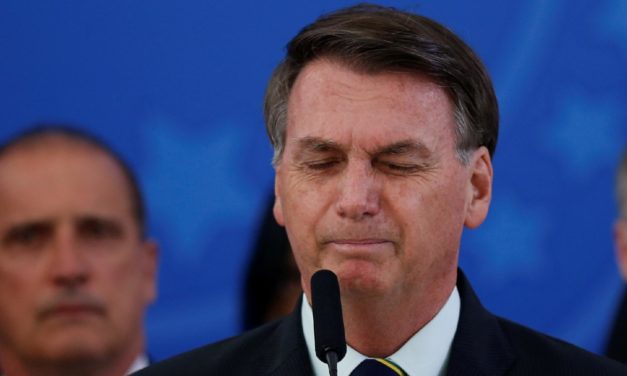 Advogados de diversos estados apresentam ao STF notícia-crime contra Bolsonaro