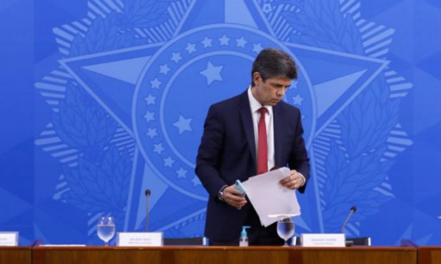 Ministro da Saúde pede demissão em menos de um mês: política genocida de Bolsonaro deixa país à deriva