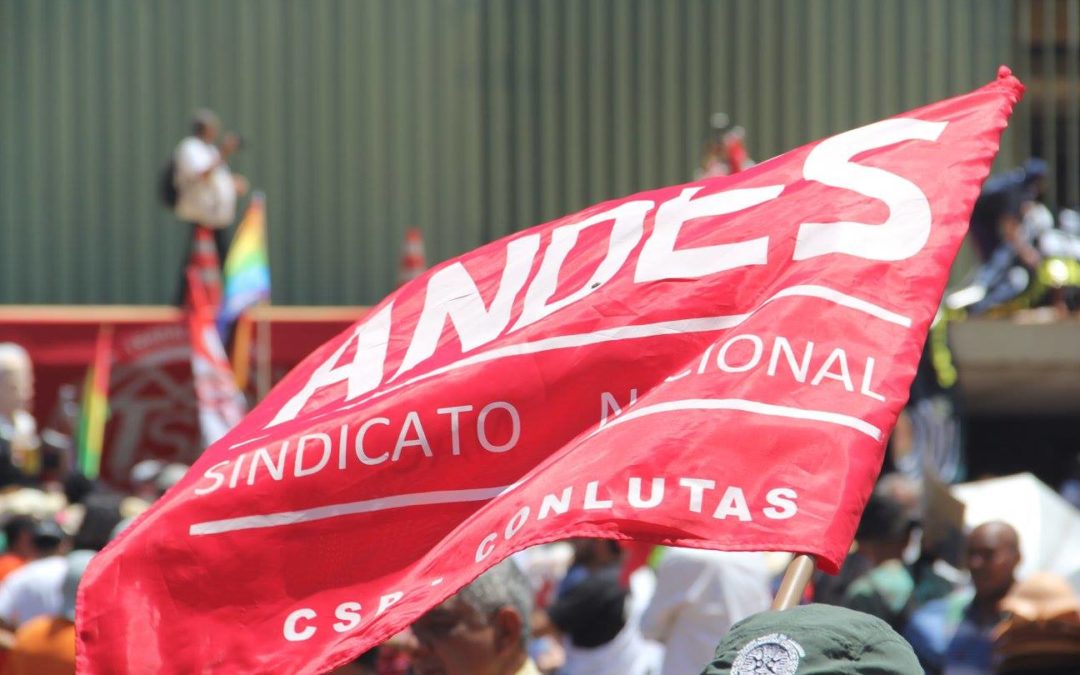 Nota do ANDES-SN favorável ao pedido de impedimento de Bolsonaro apresentado por movimentos sociais, entidades e partidos políticos