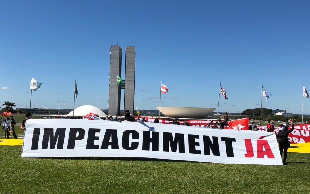 Pedido coletivo de impeachment de Bolsonaro é protocolado em Brasília