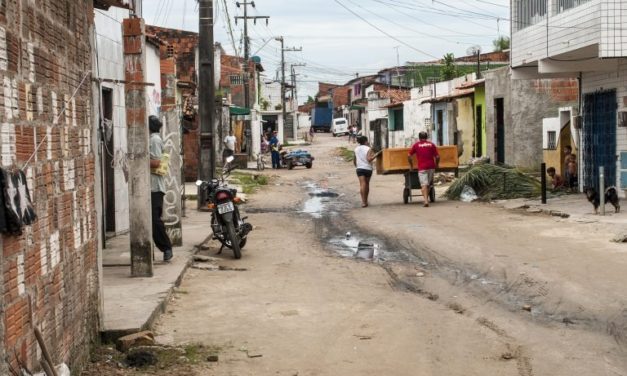 Em plena pandemia, governo e Senado aprovam PL 4162 que privatiza a água e tratamento de esgoto