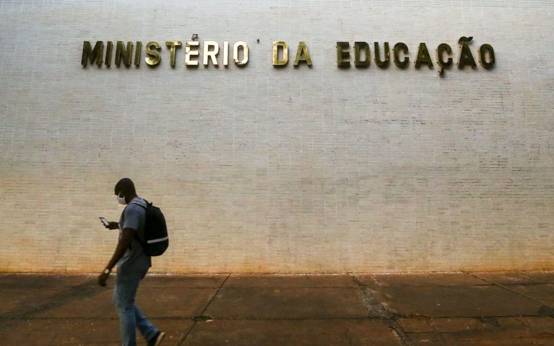 Novo ministro da Educação afronta o Estado Laico e defende punições rigorosas a crianças