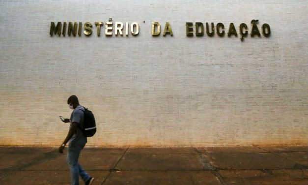 Novo ministro da Educação afronta o Estado Laico e defende punições rigorosas a crianças