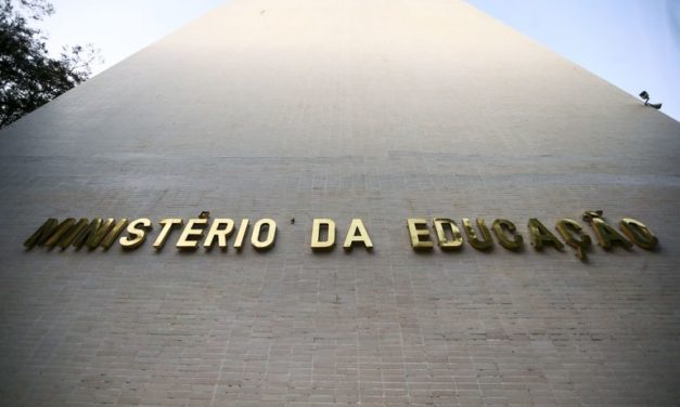 Ministro do MEC confirma mais de R$ 1,57 bi de corte na Educação