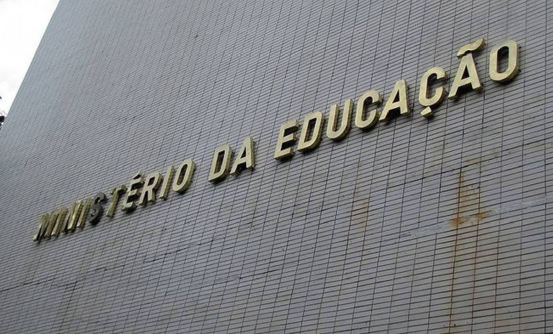 MEC cria grupo de trabalho para ampliar oferta de EAD nas universidades federais