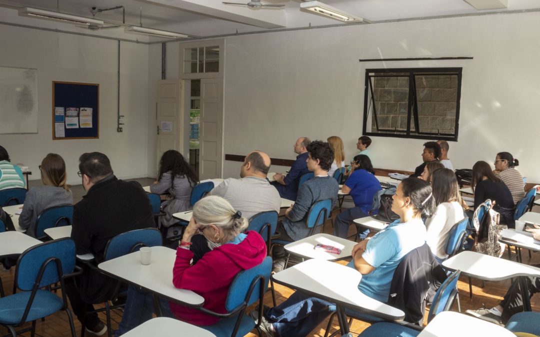 Estudantes exigem mais uma vez o adiamento do Enem devido à Covid-19