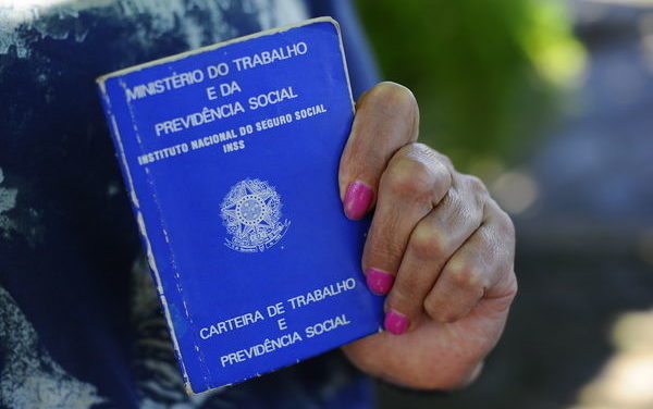 Governo reedita medida que permite redução de salários e suspensão de contratos