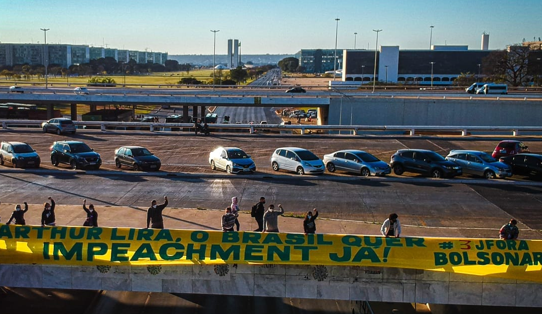 Partidos e entidades protocolam superpedido de impeachment de Bolsonaro