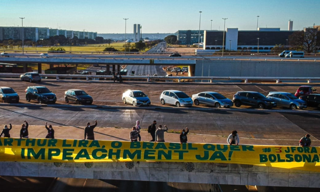 Partidos e entidades protocolam superpedido de impeachment de Bolsonaro