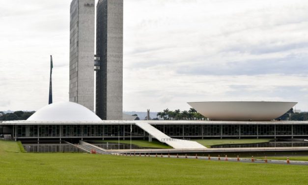 Congresso derruba veto de Bolsonaro e retoma proibição de despejos na pandemia