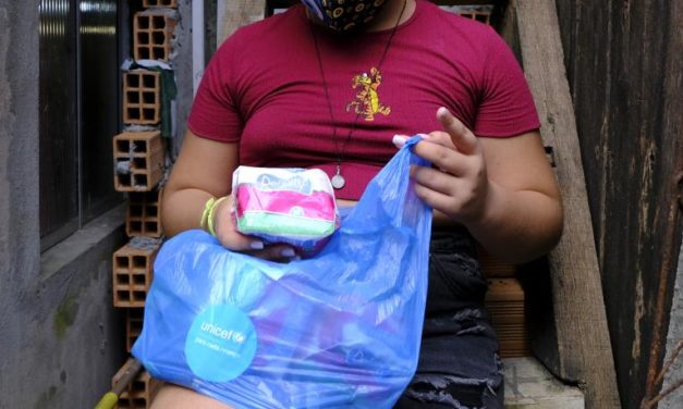 Bolsonaro veta distribuição gratuita de absorventes a estudantes e mulheres de baixa renda