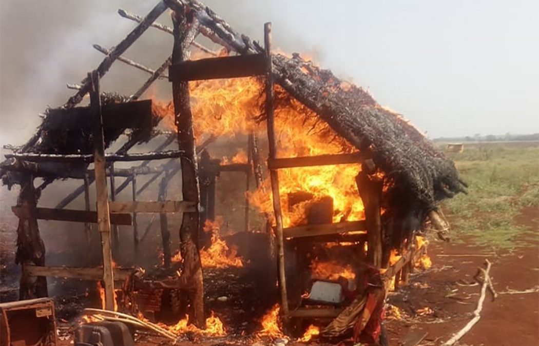 Guarani Kaiowá denunciam ataques com bombas, incêndio e pulverização de agrotóxico em Dourados (MS)