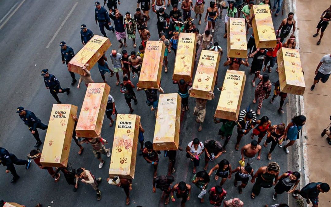 Indígenas protestam em Brasília contra mineração em terras tradicionais