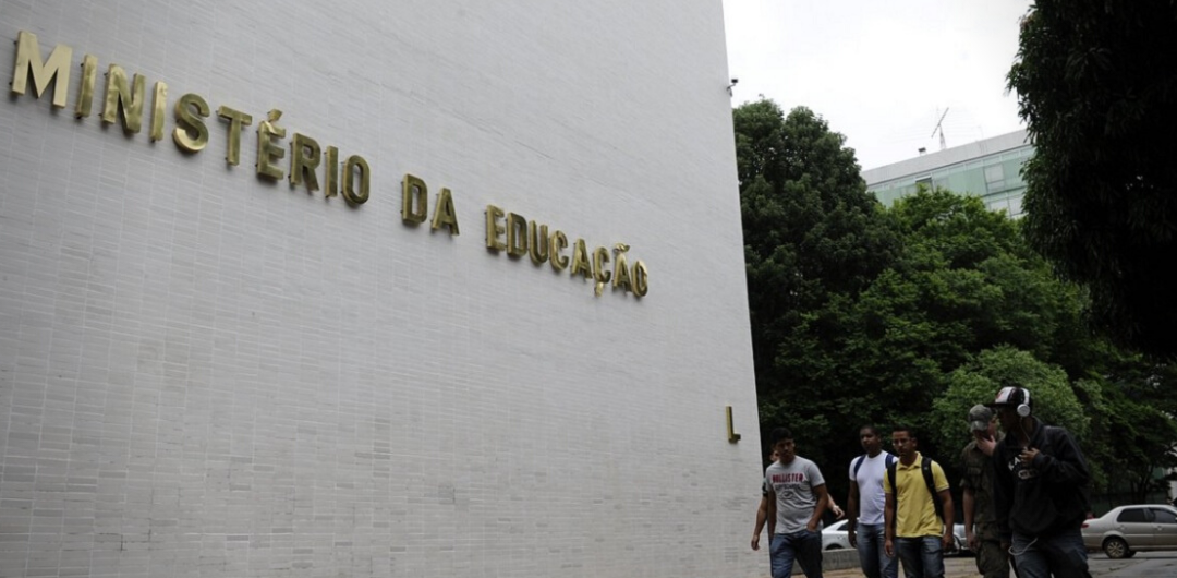 Corte de R$ 3 bi feito na Educação ameaça universidades e pesquisa. Estudantes preparam mobilização