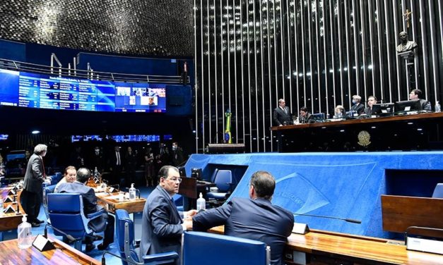 Após votação acelerada no Senado, governo atua na Câmara para votar PEC dos Auxílios