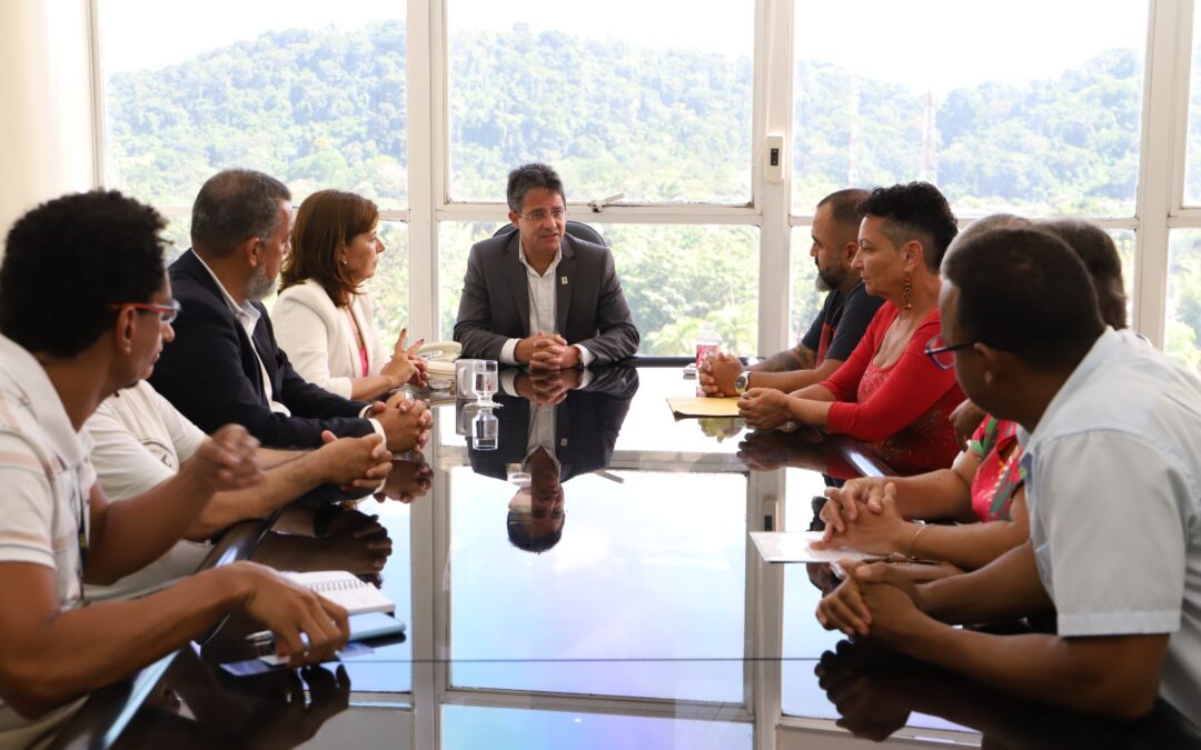 ADUSC participa de Aula Magna e entrega pauta docente à Secretária Adélia Pinheiro