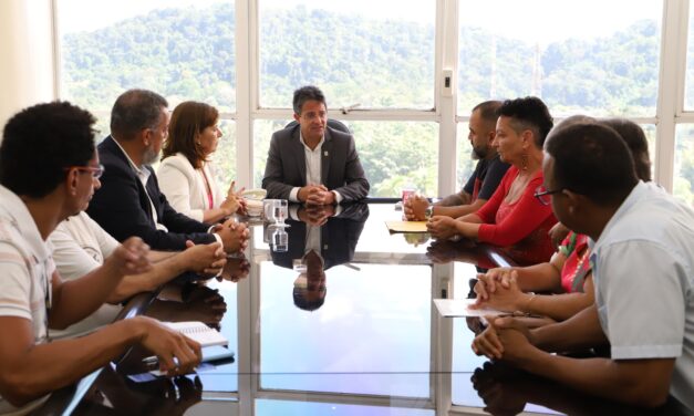 ADUSC participa de Aula Magna e entrega pauta docente à Secretária Adélia Pinheiro