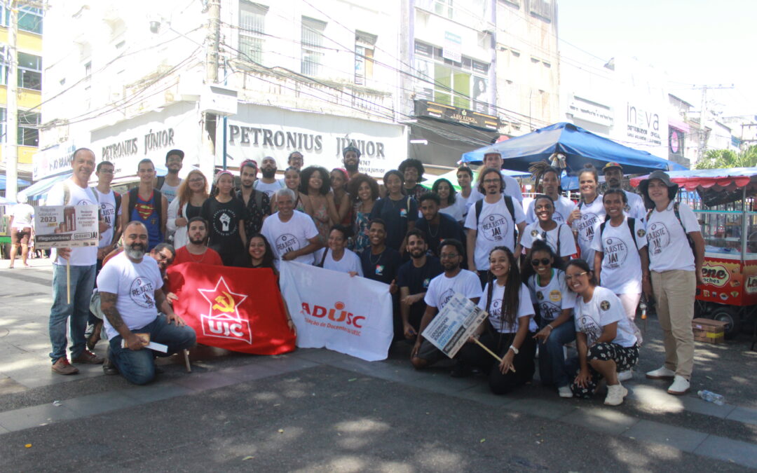 FOTOS: Com paralisação, docentes realizam ato em Salvador por negociação e reajuste salarial