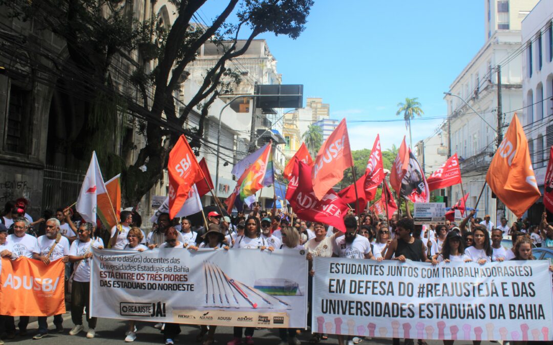 PARALISAÇÃO DAS UNIVERSIDADES ESTADUAIS DA BAHIA É MARCADA POR GRANDE ATO EM DEFESA DE SALÁRIOS DIGNOS