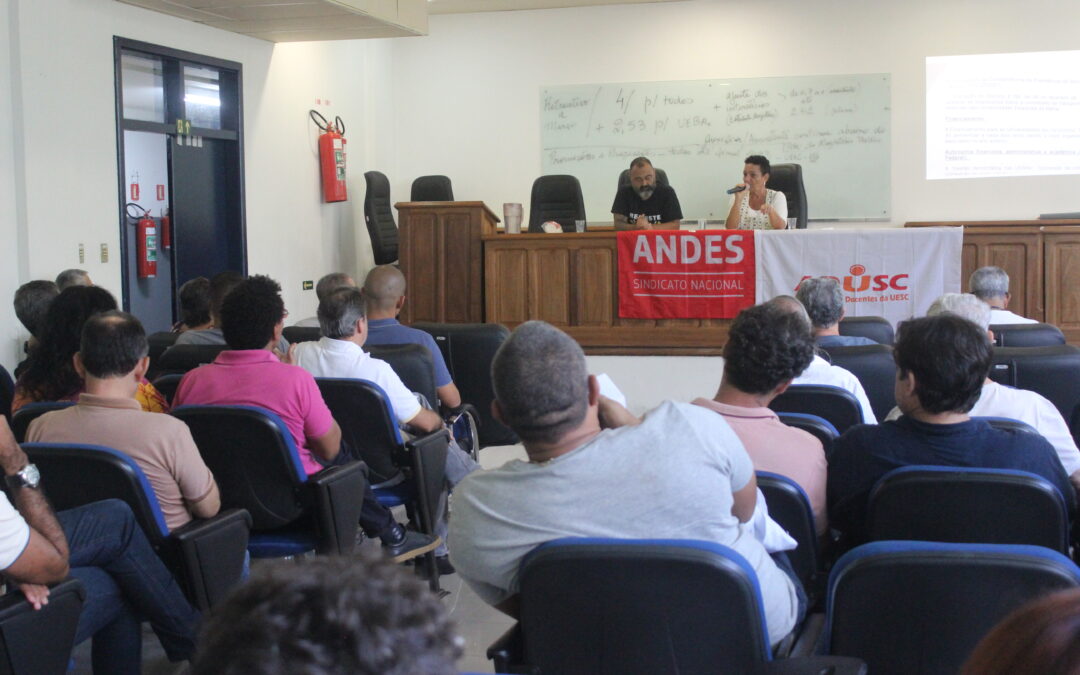 Assembleia da ADUSC aprova paralisação docente para o dia 16 de maio