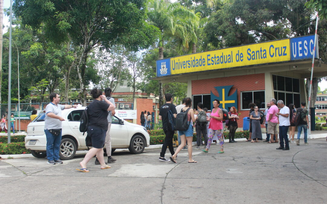 Professores e estudantes da UESC aprovam paralisação para esta quarta-feira (18)