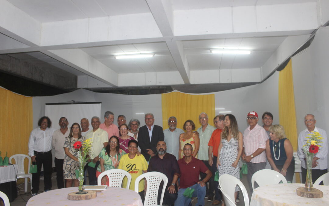 FOTOS: Docentes celebram os 30 anos da ADUSC em noite emocionante