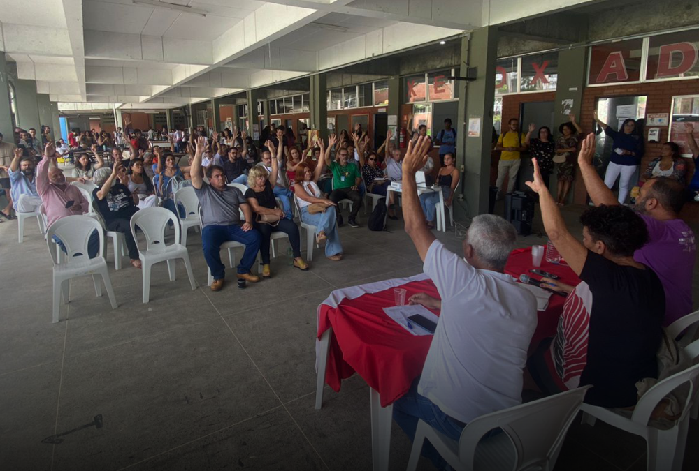 Assembleia da ADUSC aprova intensificação da luta em resposta aos anúncios do governo