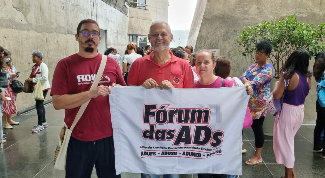 Fórum das ADs acompanha sessão ordinária que adiou novamente a votação do PL do reajuste para servidoras e servidores públicos