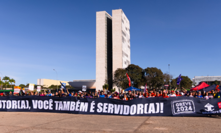 Pressionado pela greve, governo anuncia R$ 5,5 bi para orçamento da Educação Federal