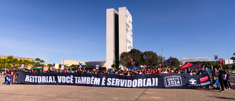 Pressionado pela greve, governo anuncia R$ 5,5 bi para orçamento da Educação Federal