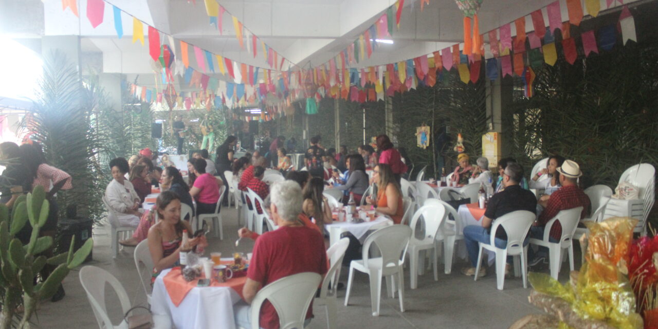 FOTOS: Servidores aproveitam noite de diversão e tradição no III Forró do Abraço