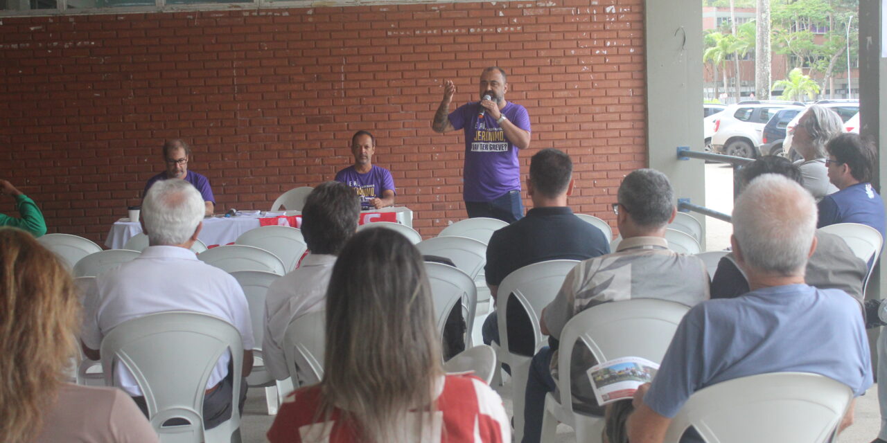 Assembleia aprova paralisação, após rejeitar mais uma proposta salarial do governo