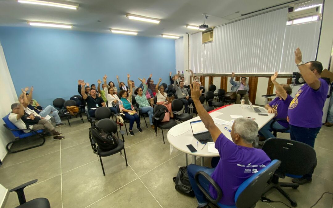 Professores/as da UESC rejeitam proposta salarial do governo e aprovam paralisação para o dia 19