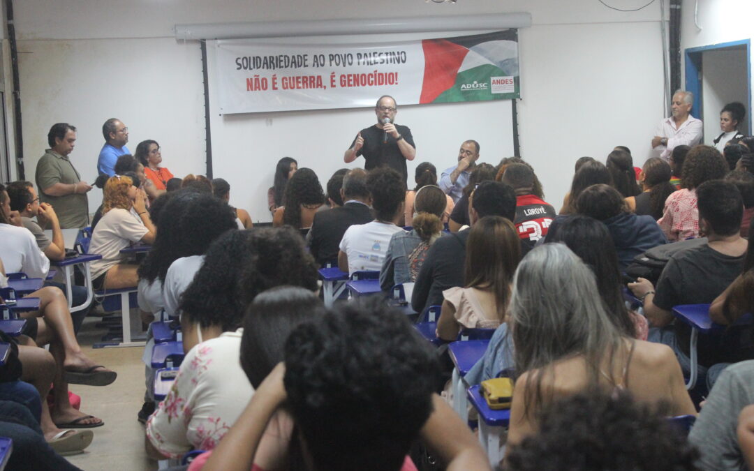 Com Breno Altman, ato em solidariedade ao povo palestino reúne grande público na UESC