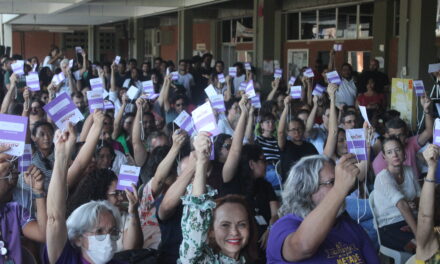 Docentes da UESC aceitam proposta salarial do governo e votam não à greve