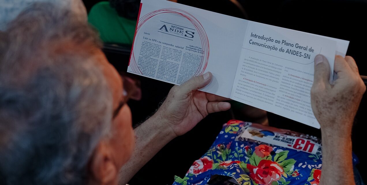 ANDES-SN lança publicações na abertura do 43º Congresso