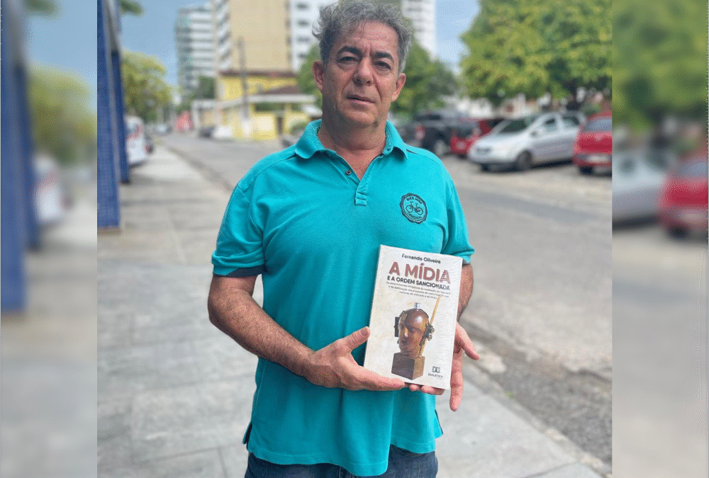 Livro de professor da UESC concorre ao Prêmio Jabuti Acadêmico 2025