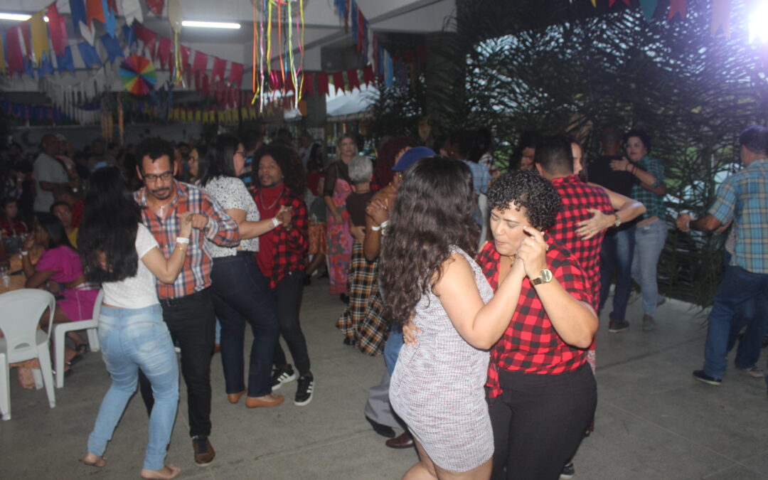 FOTOS: IV Forró do Abraço anima noite de servidores da UESC
