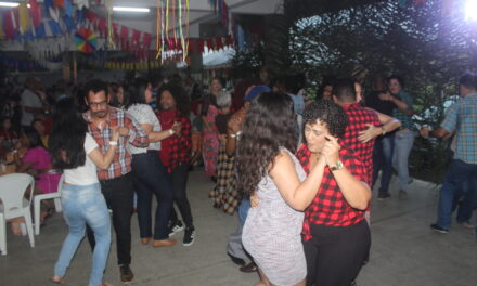 FOTOS: IV Forró do Abraço anima noite de servidores da UESC